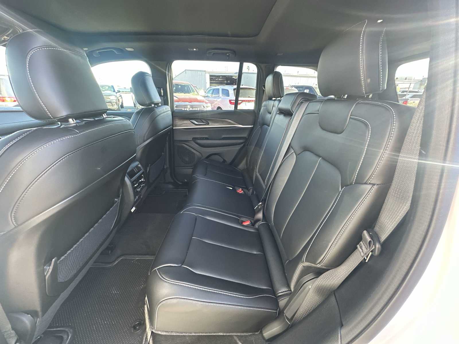 Thumbnail: 2025 Jeep Grand Cherokee - 24