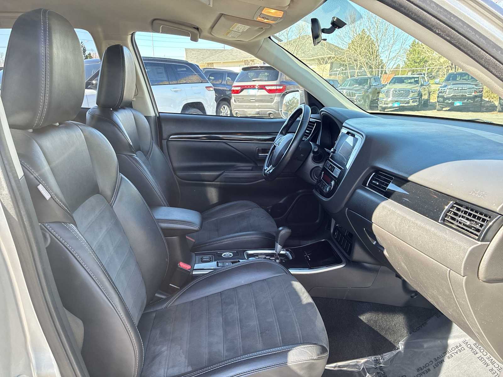 Thumbnail: 2019 Mitsubishi Outlander - 19