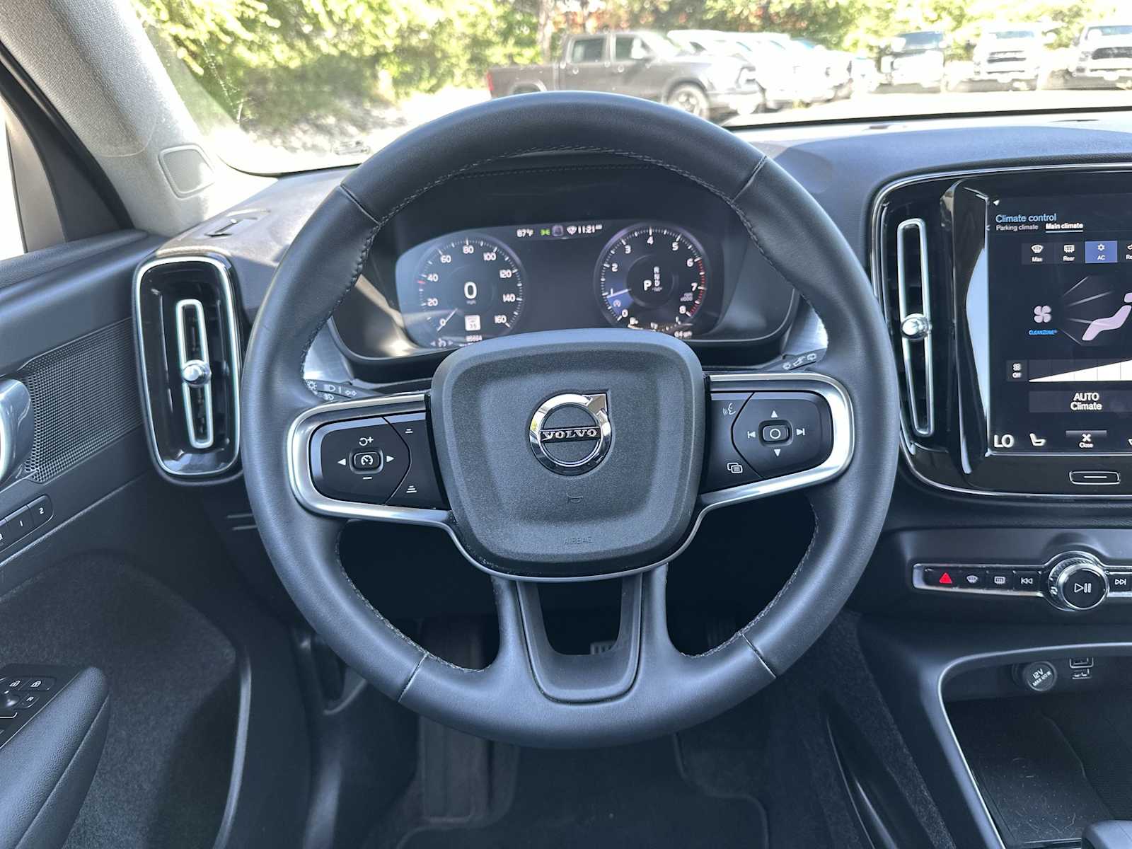 Thumbnail: 2022 Volvo XC40 - 11