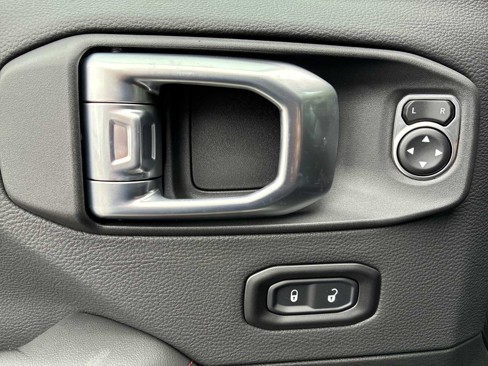 Thumbnail: 2026 Jeep Gladiator - 15