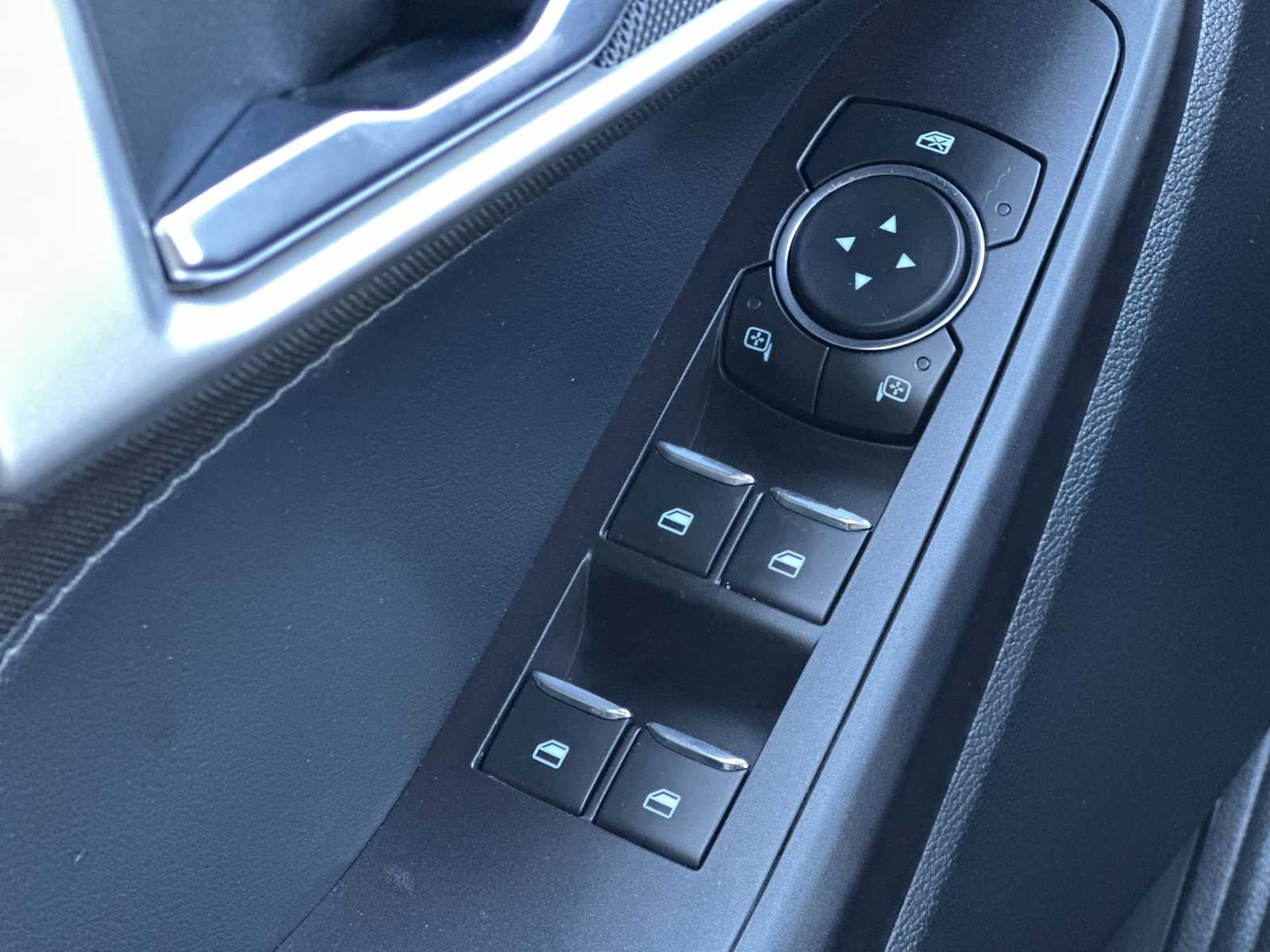 Thumbnail: 2020 Ford Explorer - 15