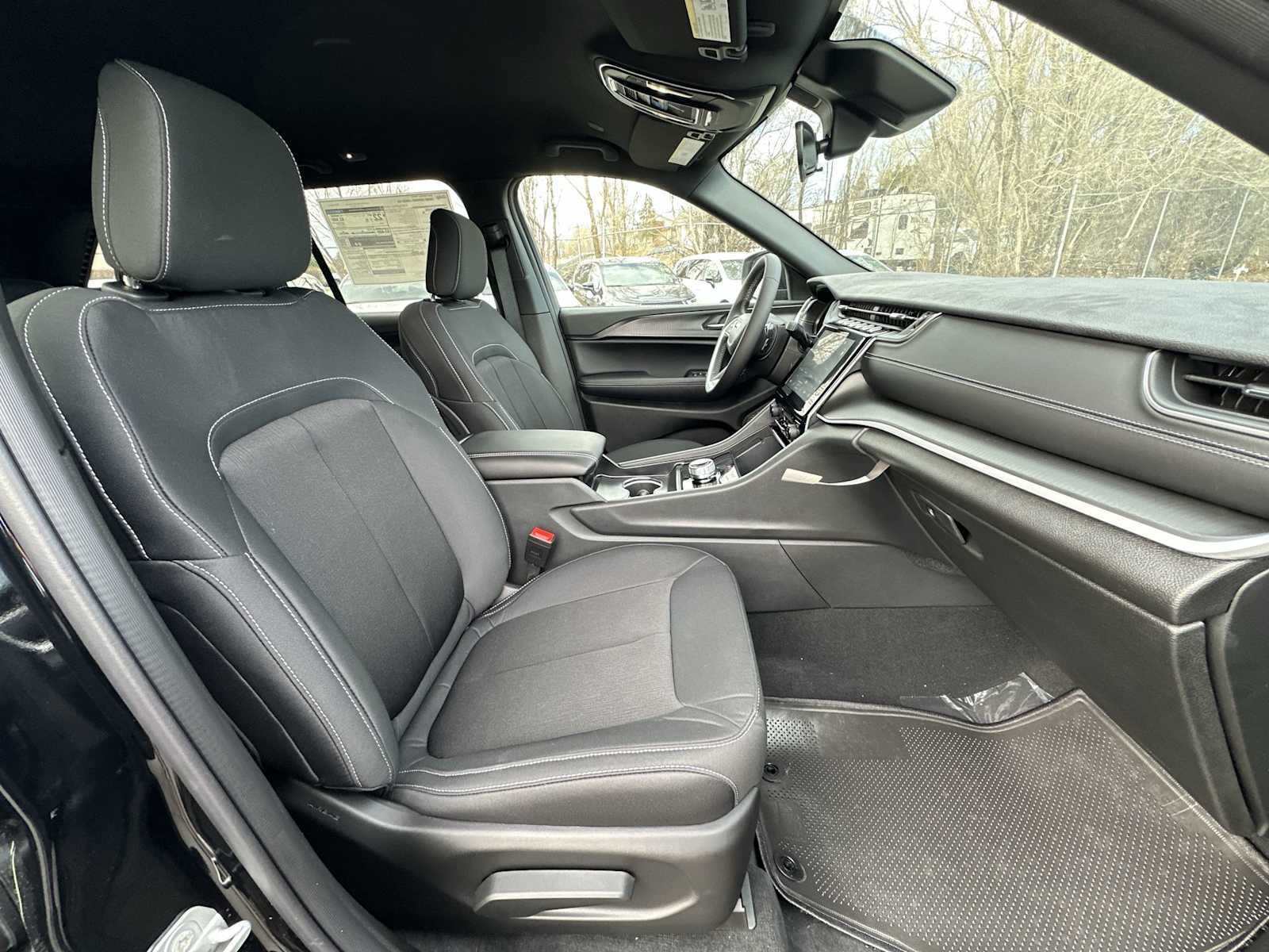 Thumbnail: 2025 Jeep Grand Cherokee - 23