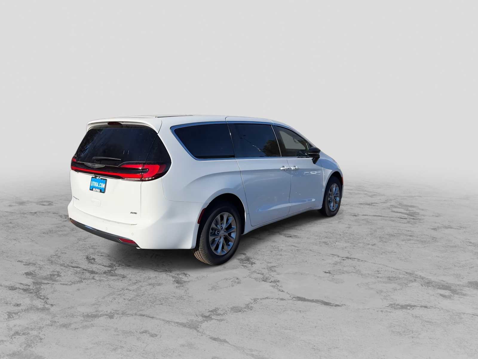 Thumbnail: 2026 Chrysler Pacifica - 8