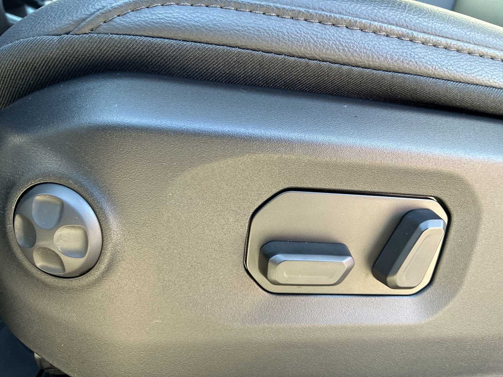 Thumbnail: 2026 Jeep Gladiator - 14