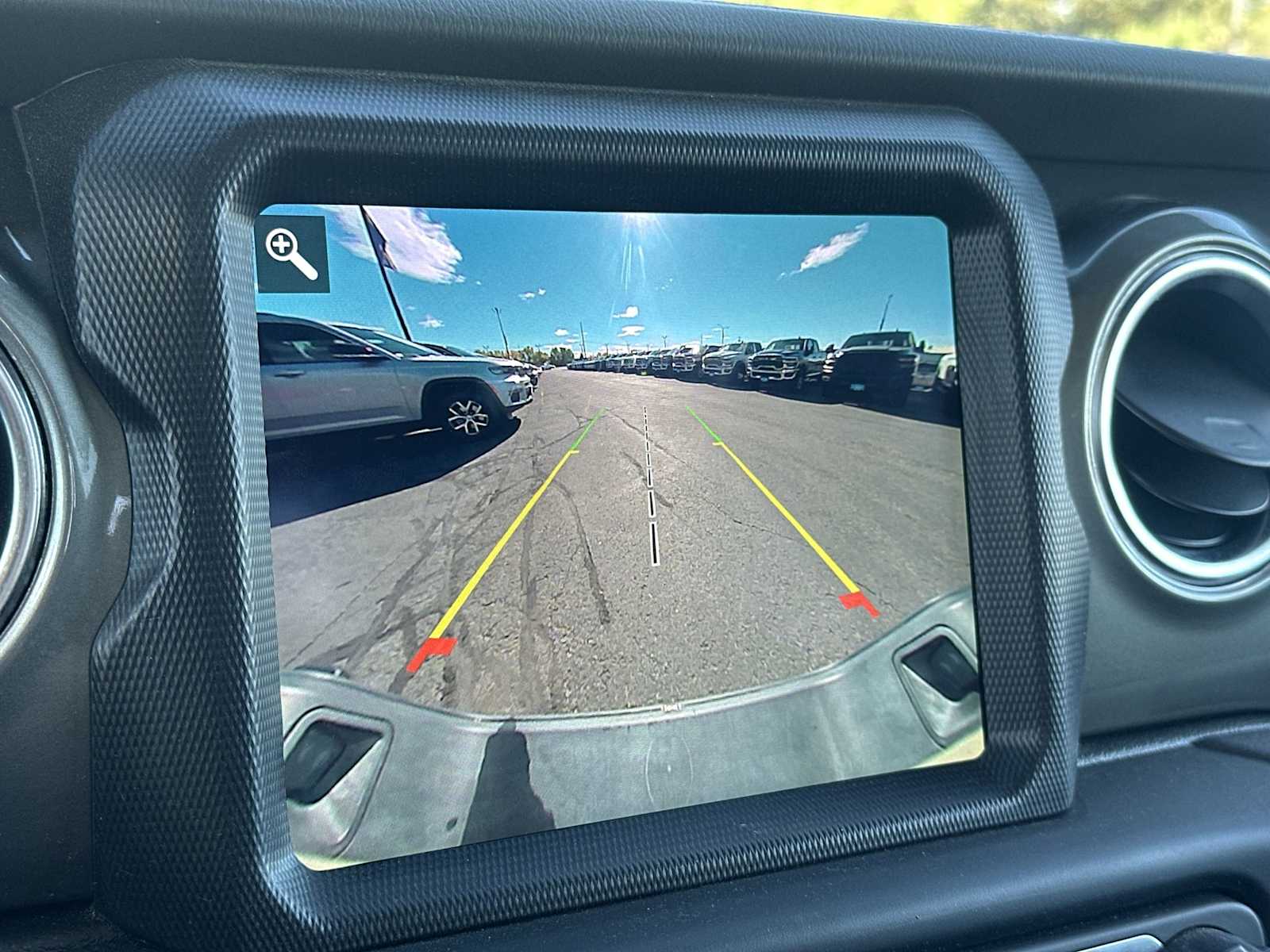 Thumbnail: 2022 Jeep Gladiator - 22