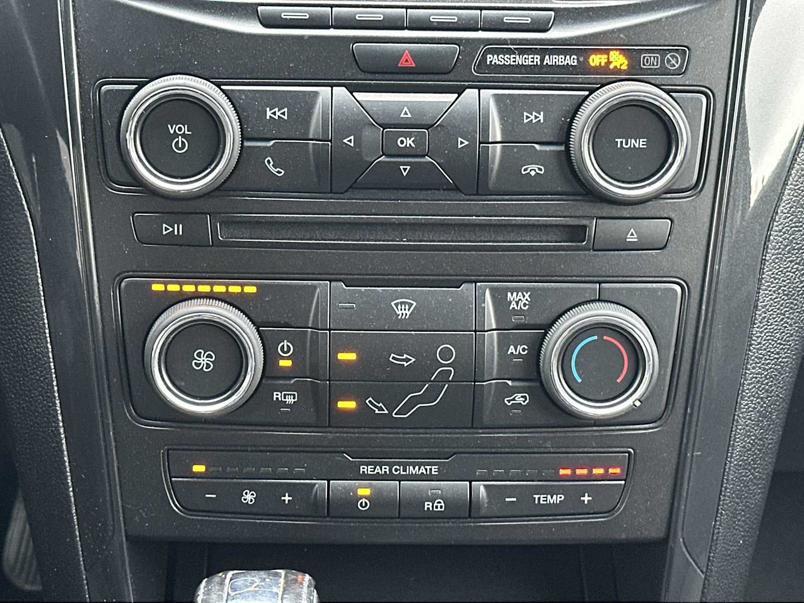 Thumbnail: 2016 Ford Explorer - 16