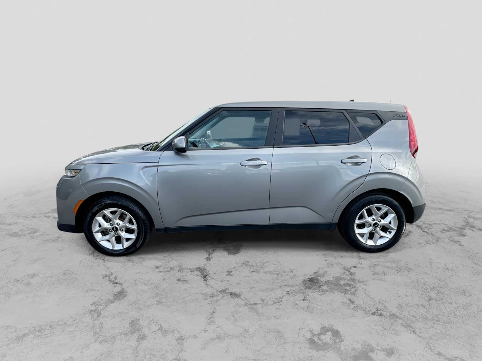 2022 Kia Soul LX photo 3