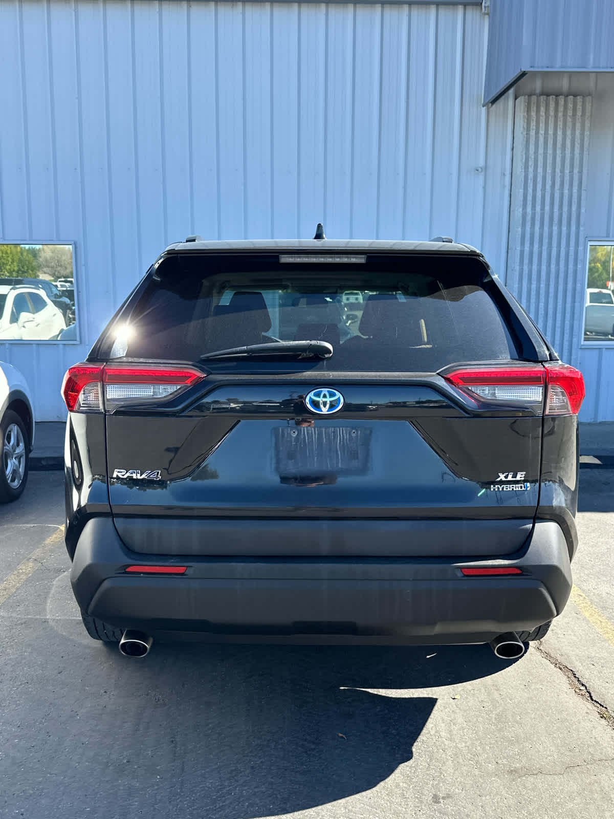 2022 Toyota RAV4 Hybrid XLE photo 3
