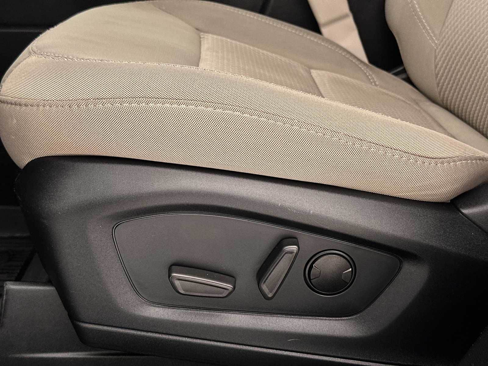 Thumbnail: 2023 Ford Explorer - 14