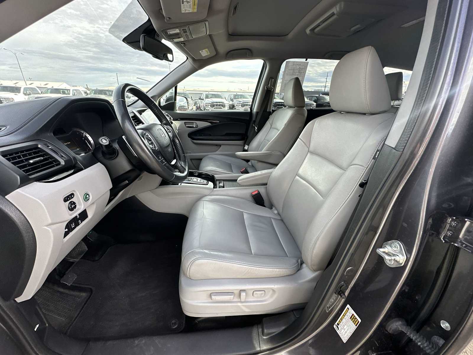 Thumbnail: 2017 Honda Pilot - 13