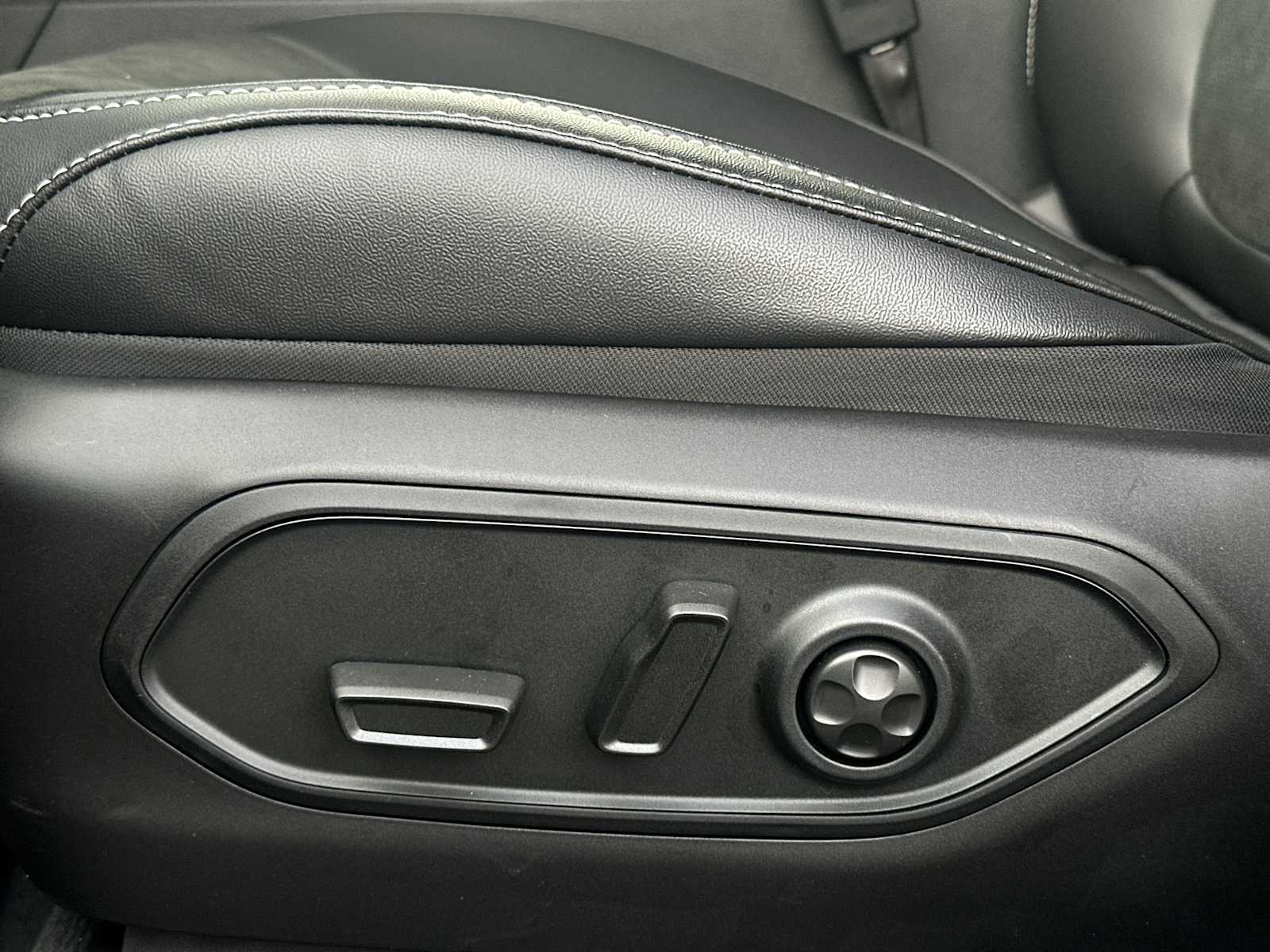 Thumbnail: 2025 Jeep Grand Cherokee - 14