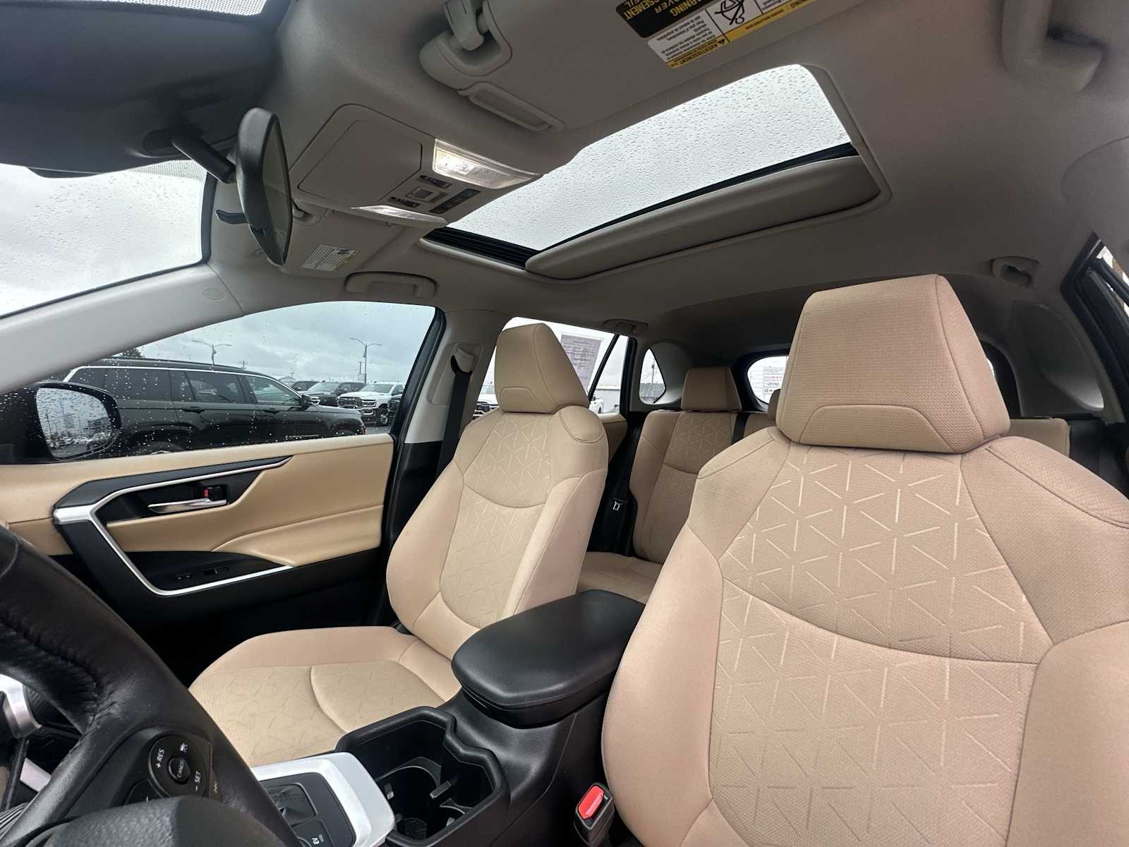 Thumbnail: 2022 Toyota RAV4 - 16