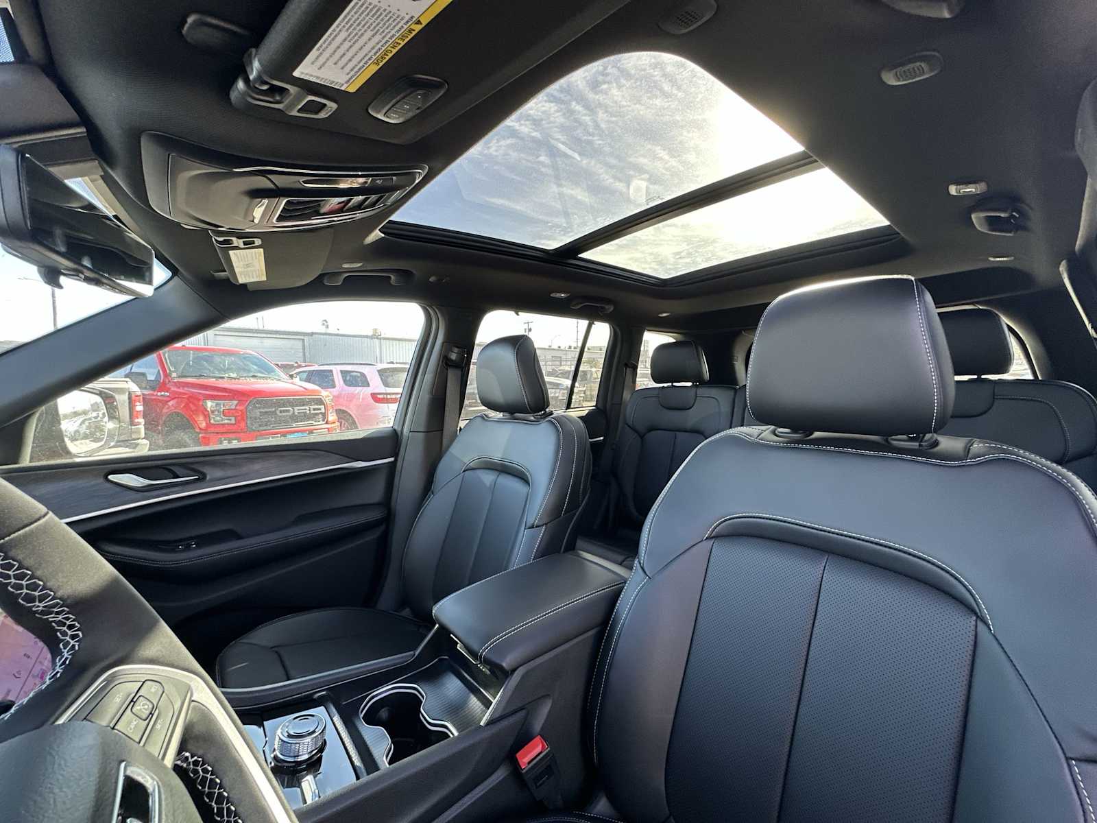 Thumbnail: 2025 Jeep Grand Cherokee - 16