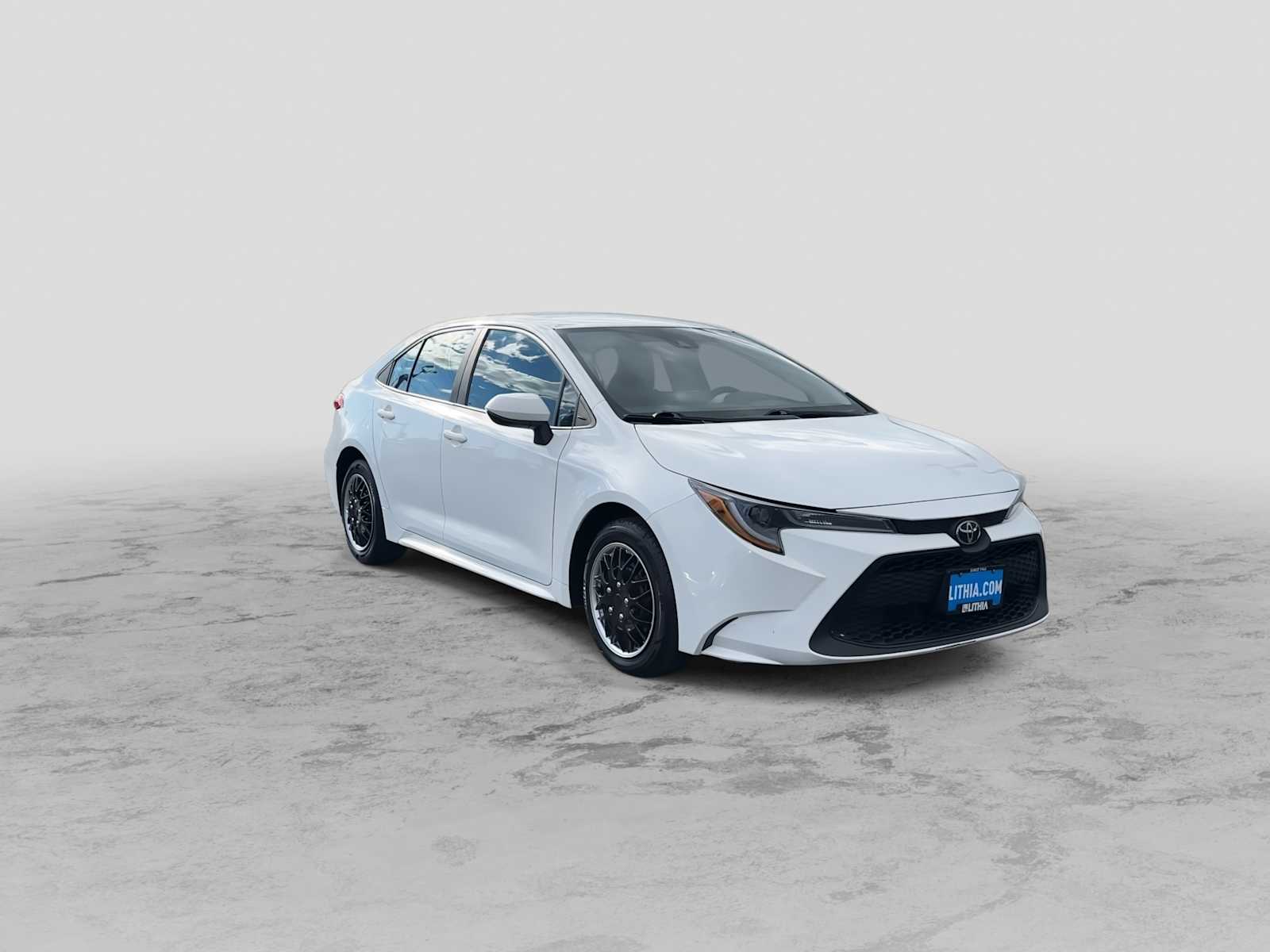 2022 Toyota Corolla LE photo 2
