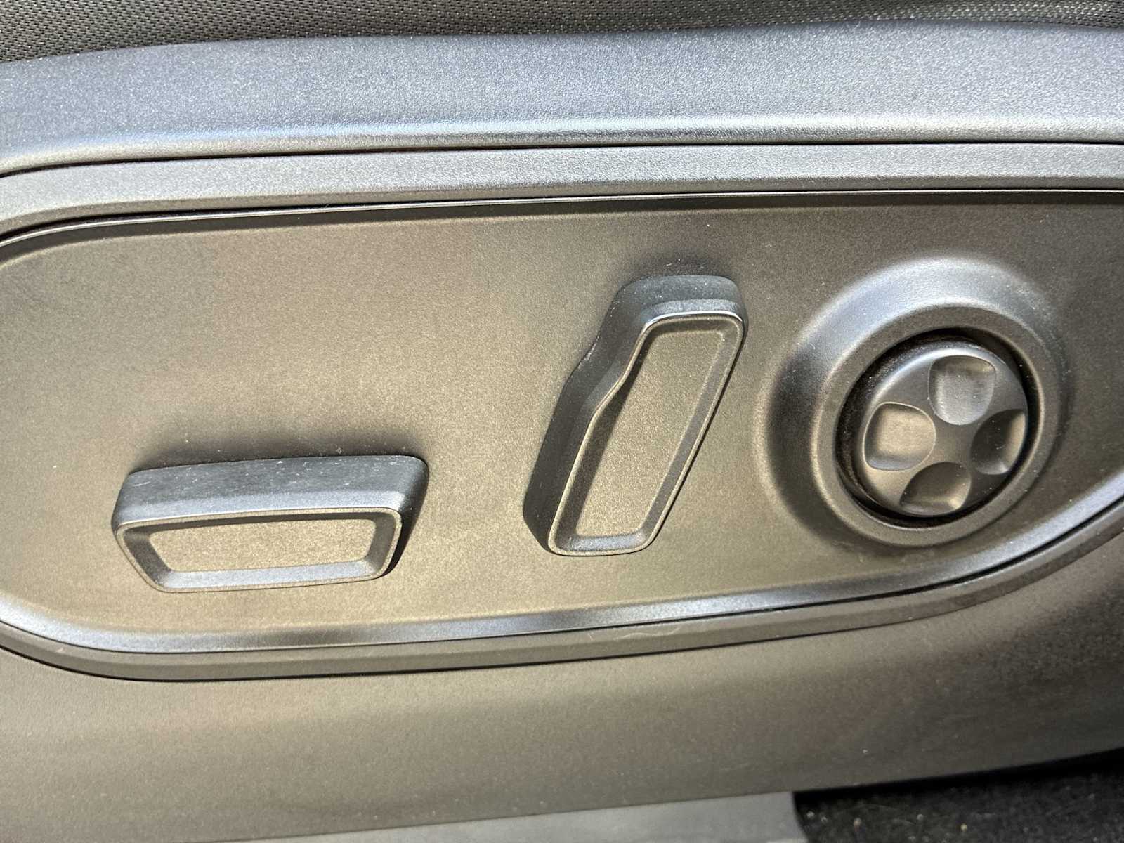 Thumbnail: 2023 Jeep Grand Cherokee - 14