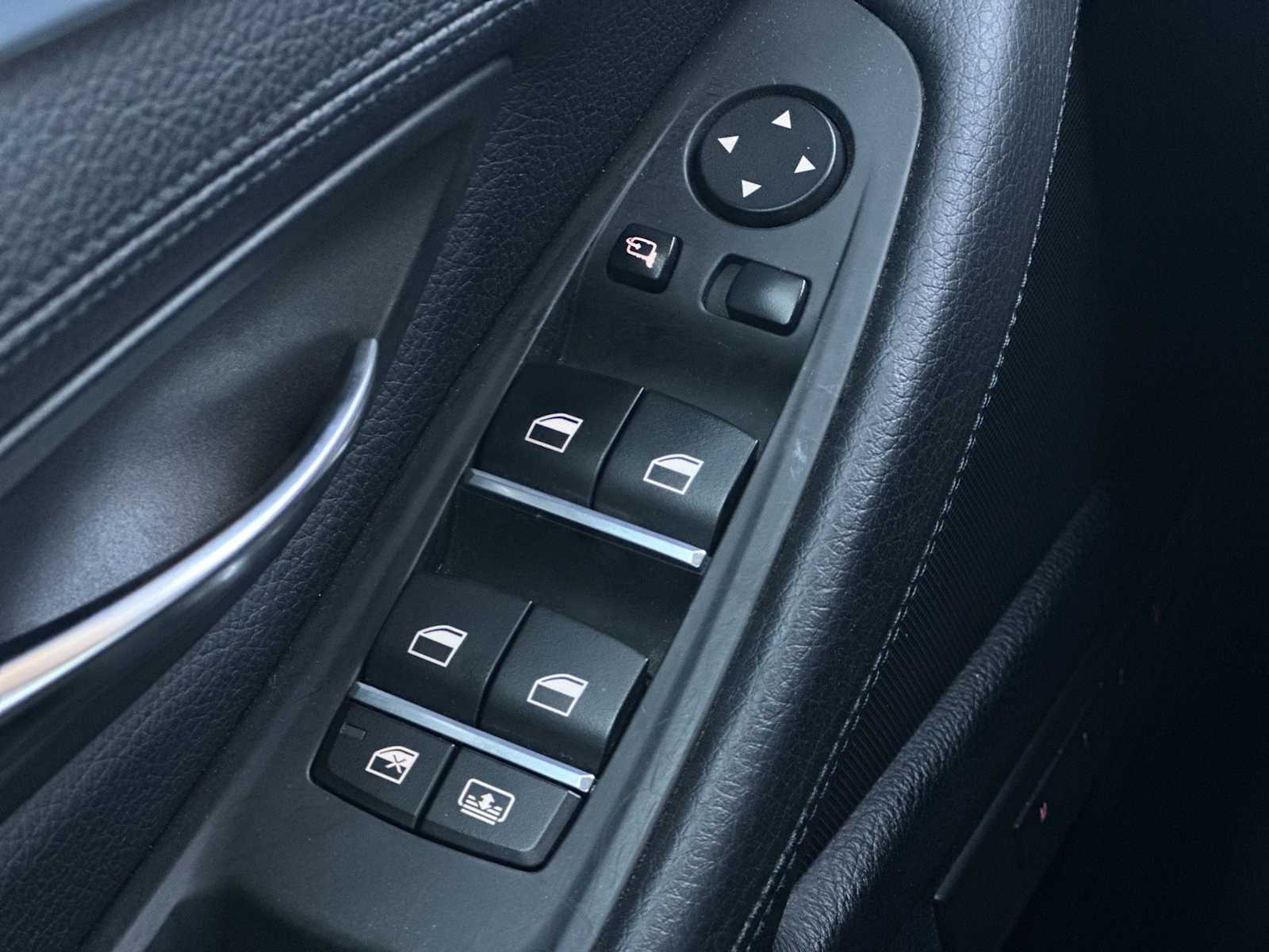 Thumbnail: 2012 BMW 5 Series - 15