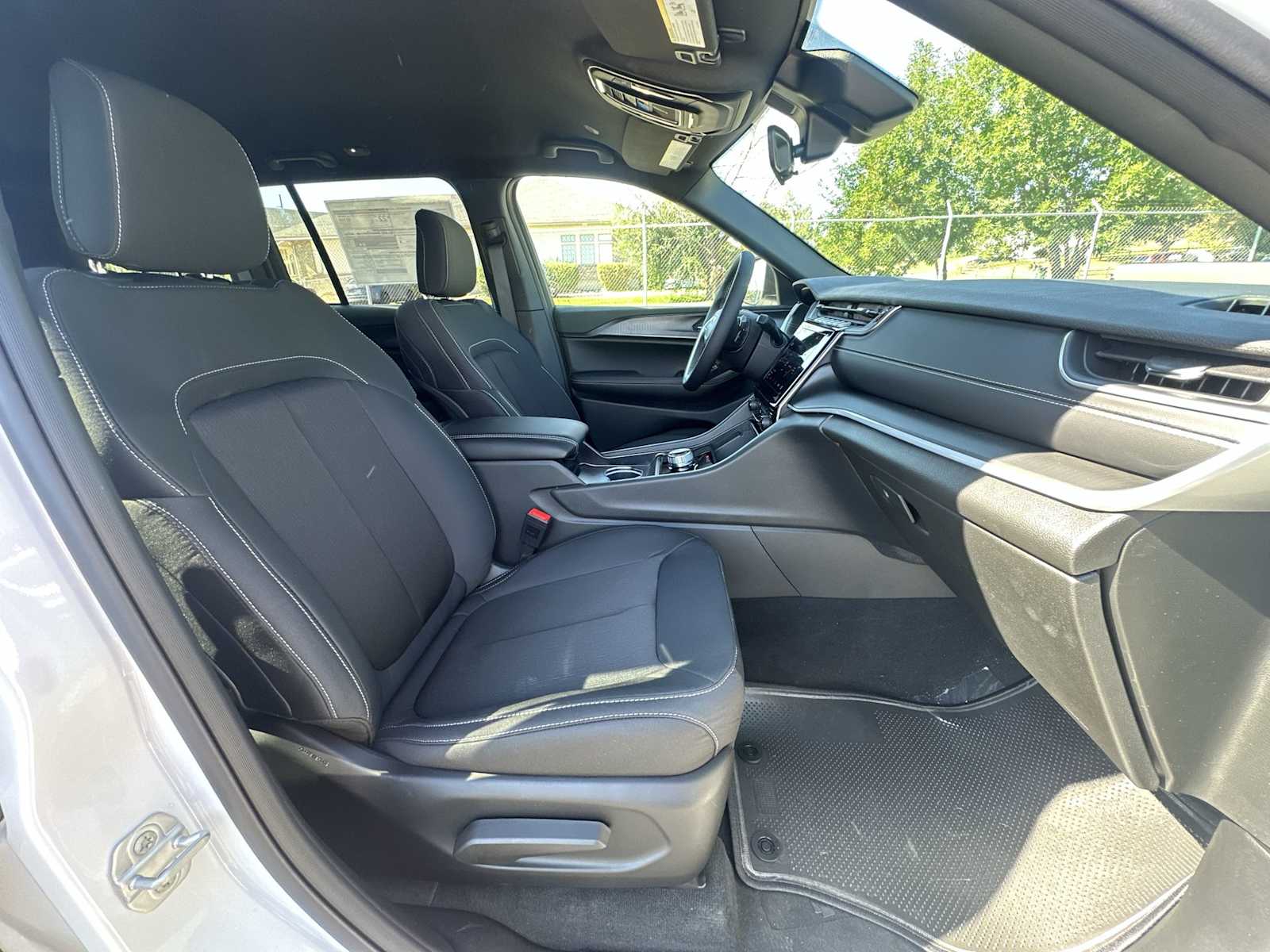 Thumbnail: 2025 Jeep Grand Cherokee - 23