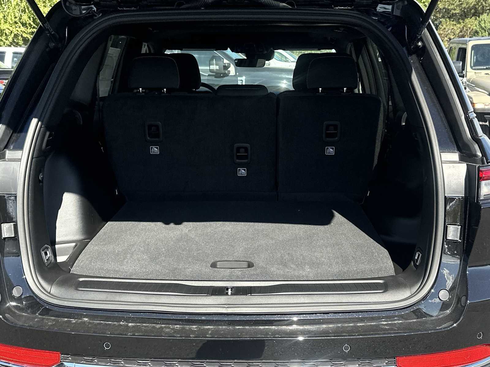 Thumbnail: 2025 Jeep Grand Cherokee - 19