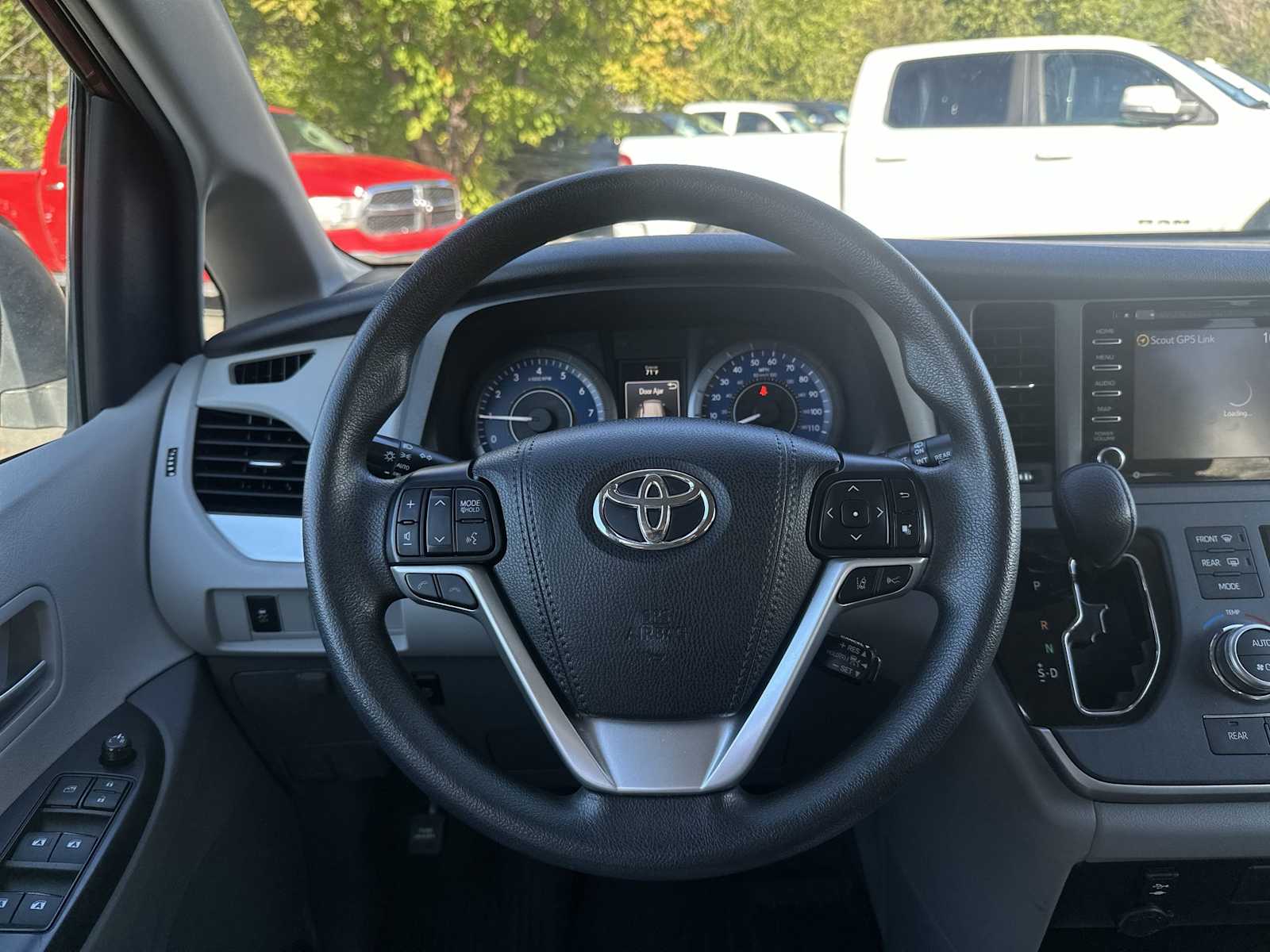 Thumbnail: 2020 Toyota Sienna - 11