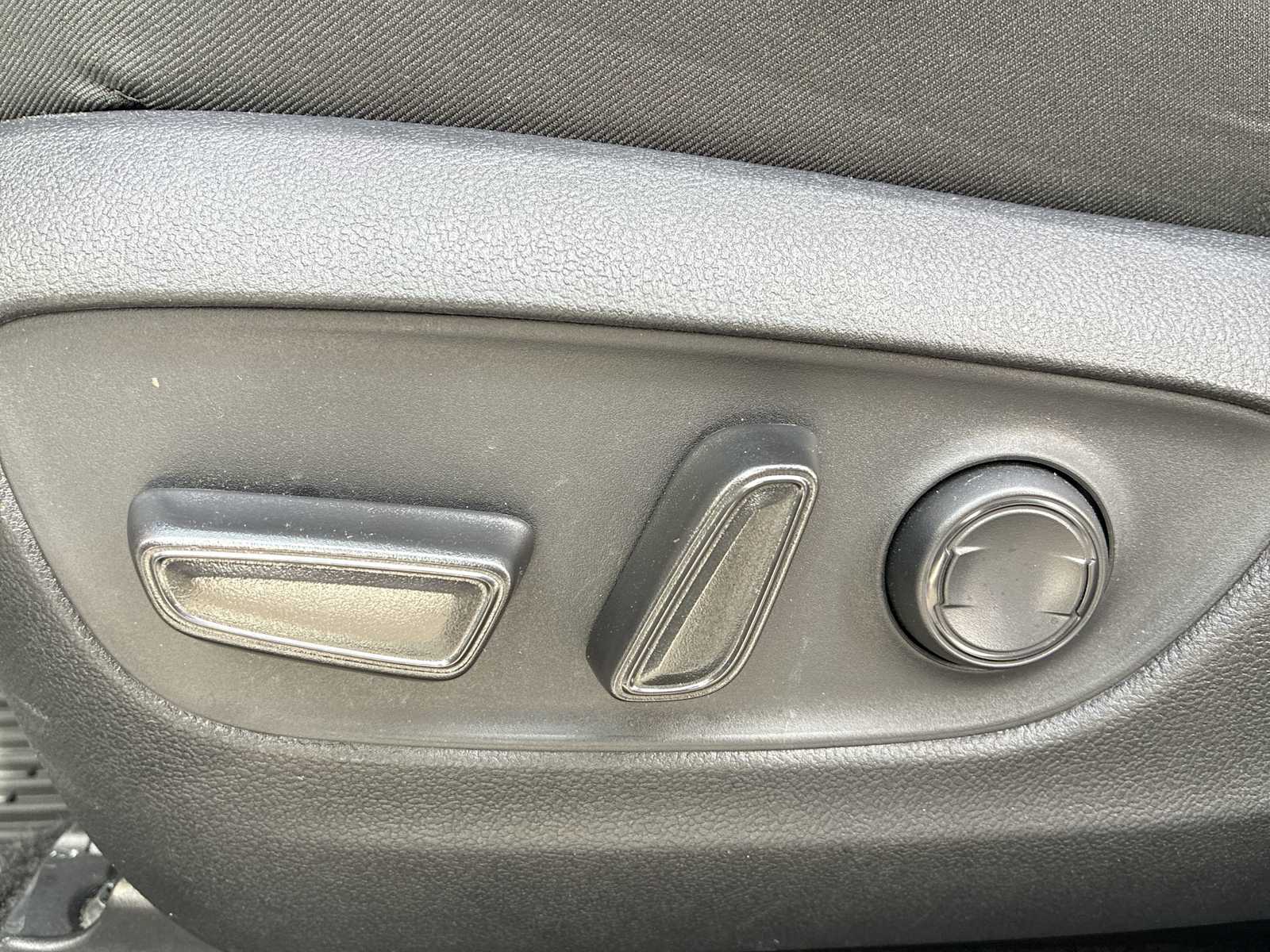 Thumbnail: 2025 Toyota RAV4 - 14