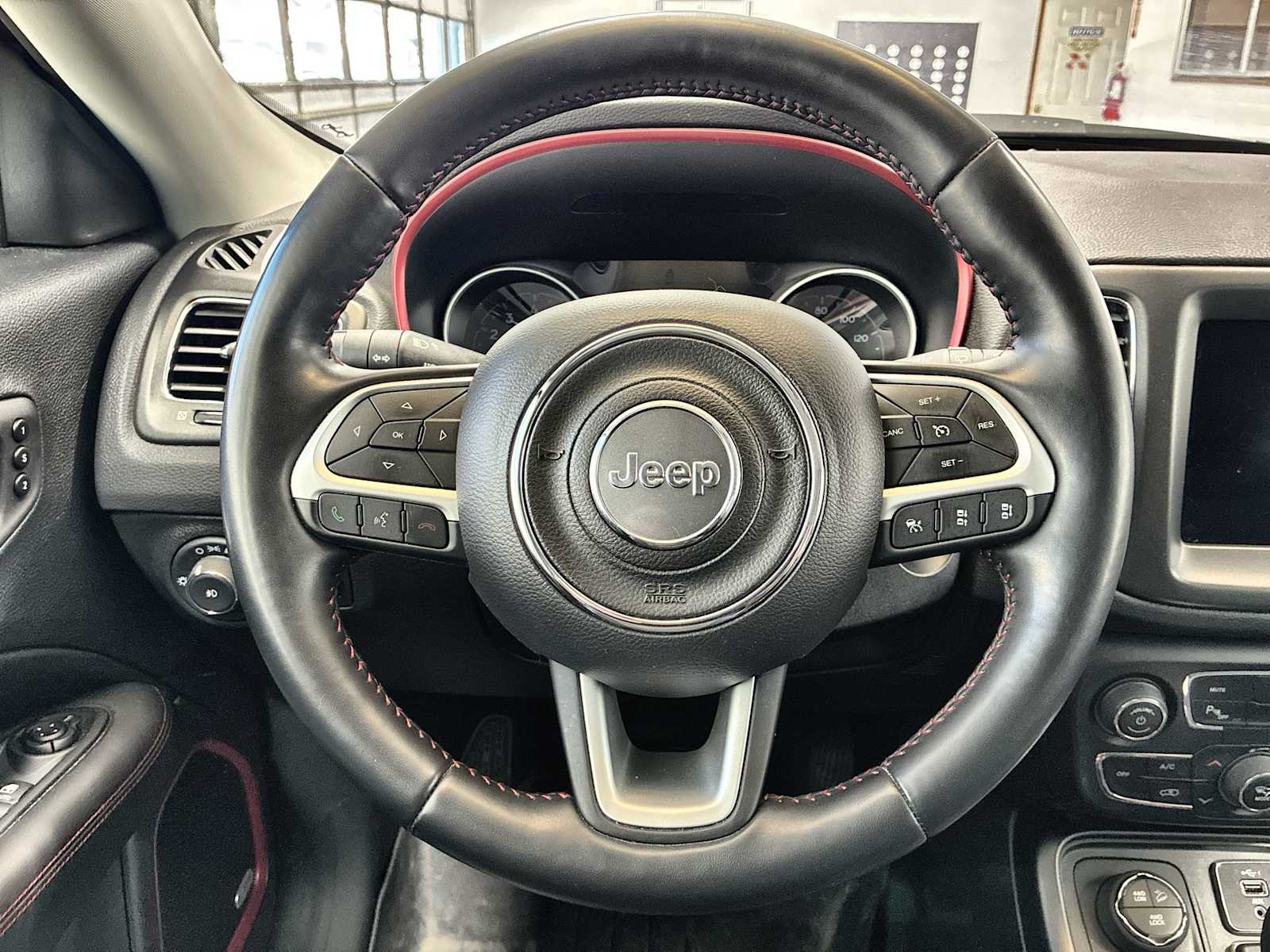 Thumbnail: 2021 Jeep Compass - 11