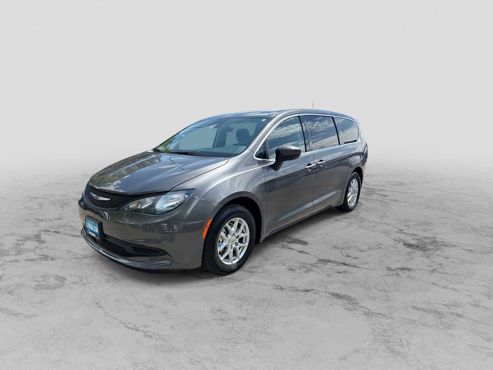 Thumbnail: 2023 Chrysler Voyager - 3