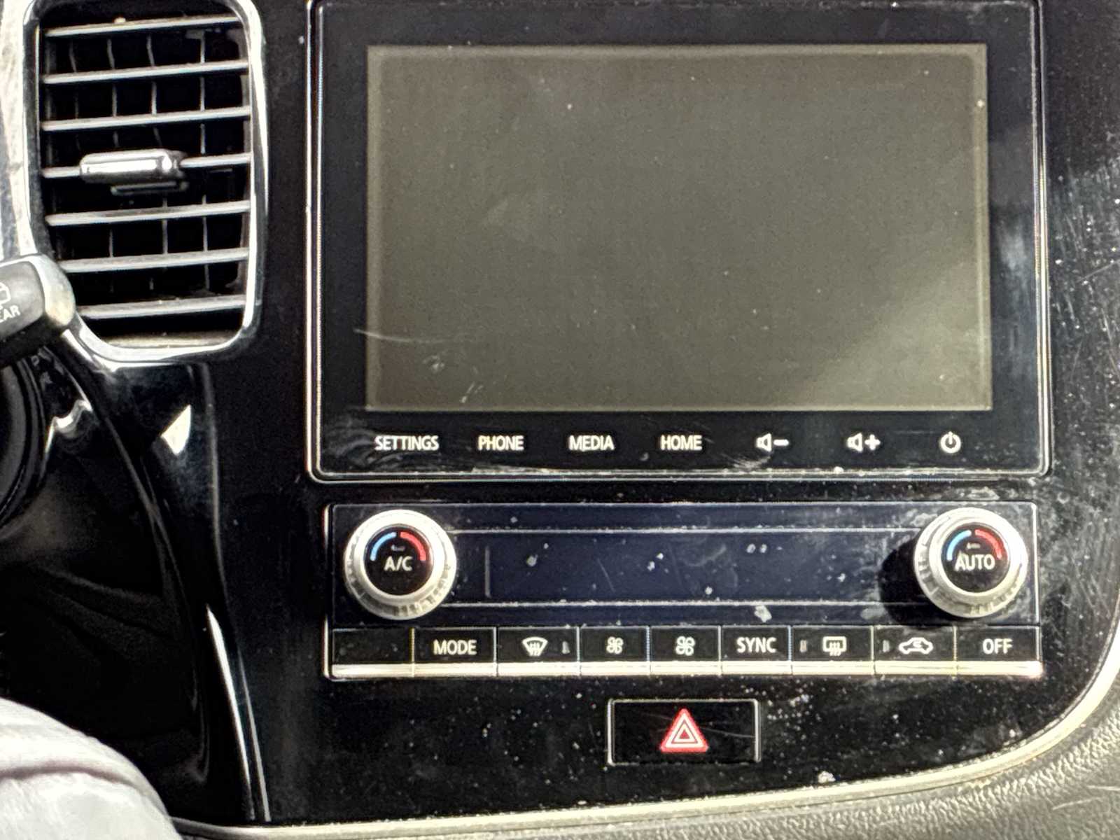 Thumbnail: 2020 Mitsubishi Outlander - 16