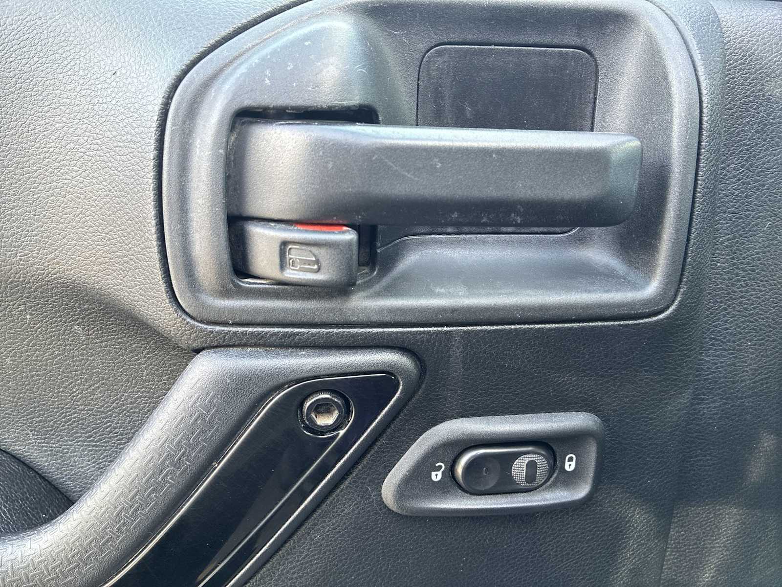 Thumbnail: 2017 Jeep Wrangler - 15