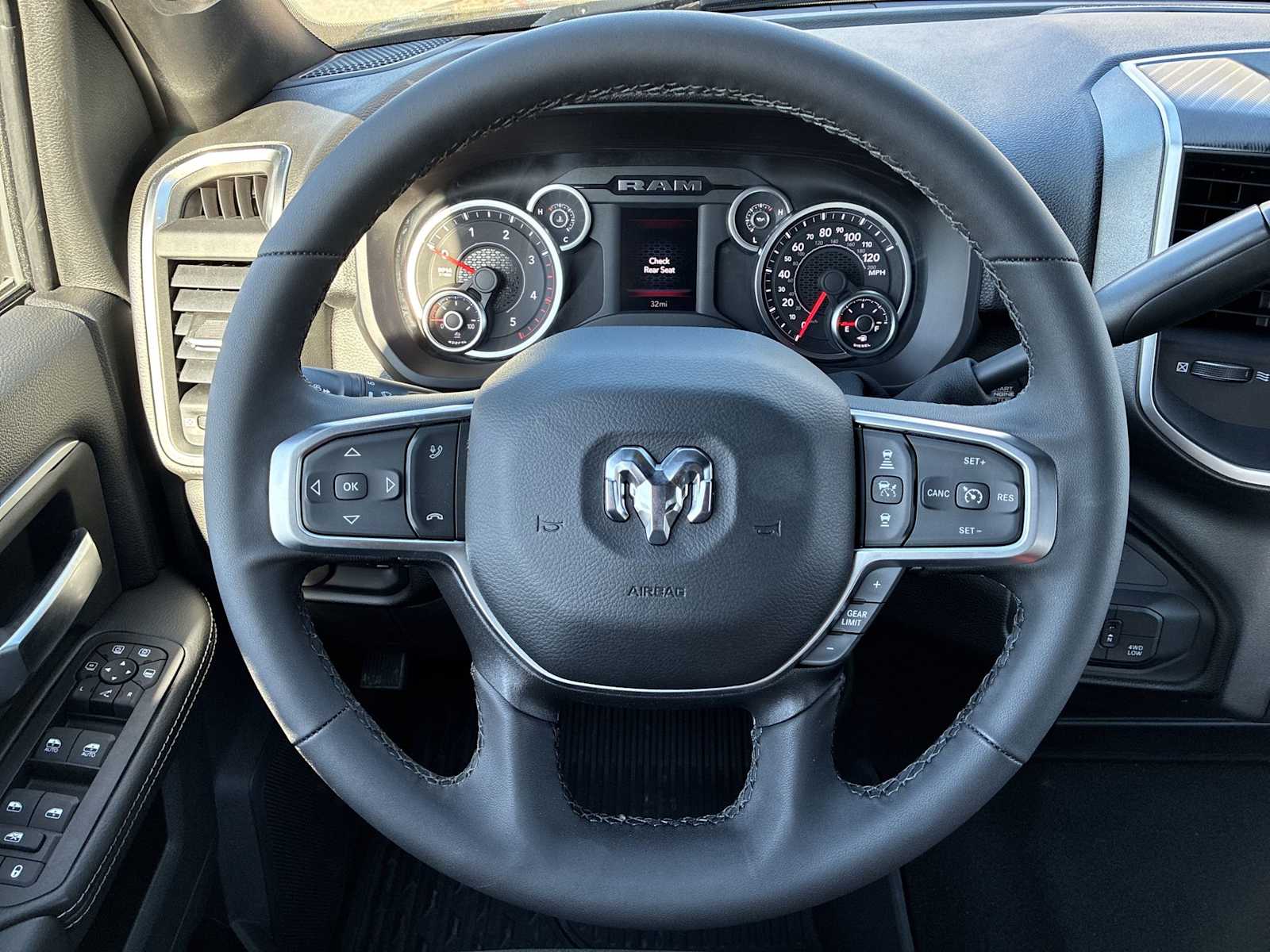 2025 RAM 2500 Big Horn - Photo 11