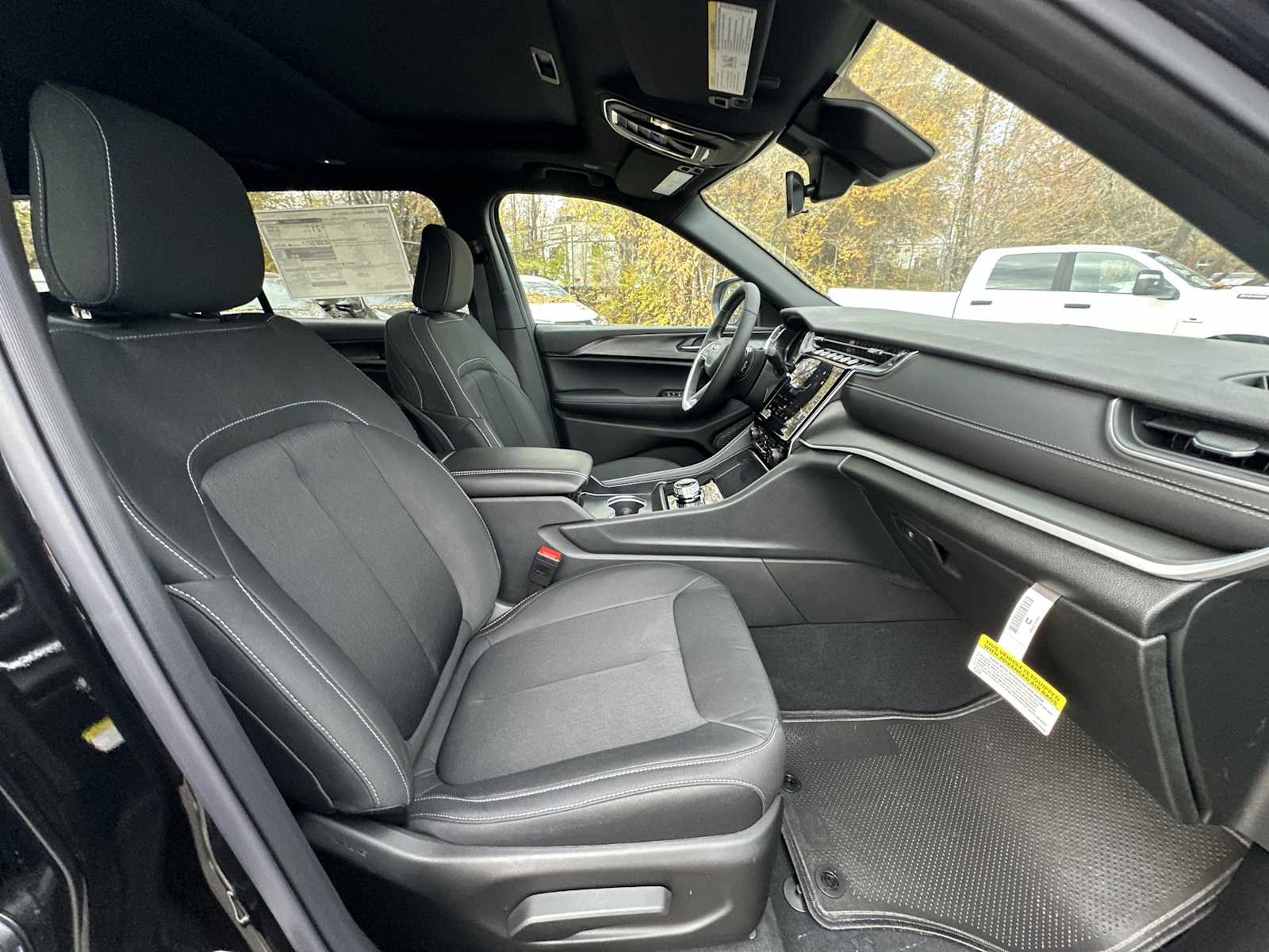 Thumbnail: 2025 Jeep Grand Cherokee - 25