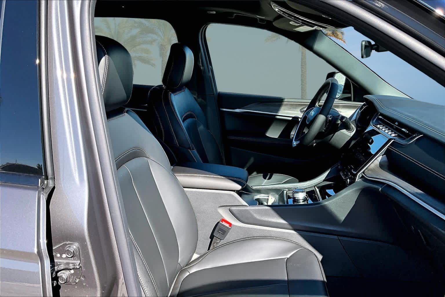 Thumbnail: 2025 Jeep Grand Cherokee - 13