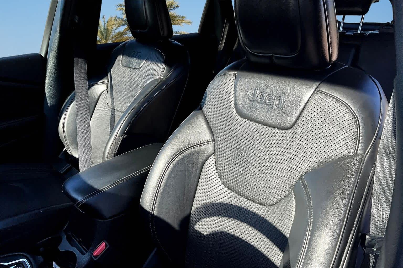 Thumbnail: 2020 Jeep Cherokee - 11