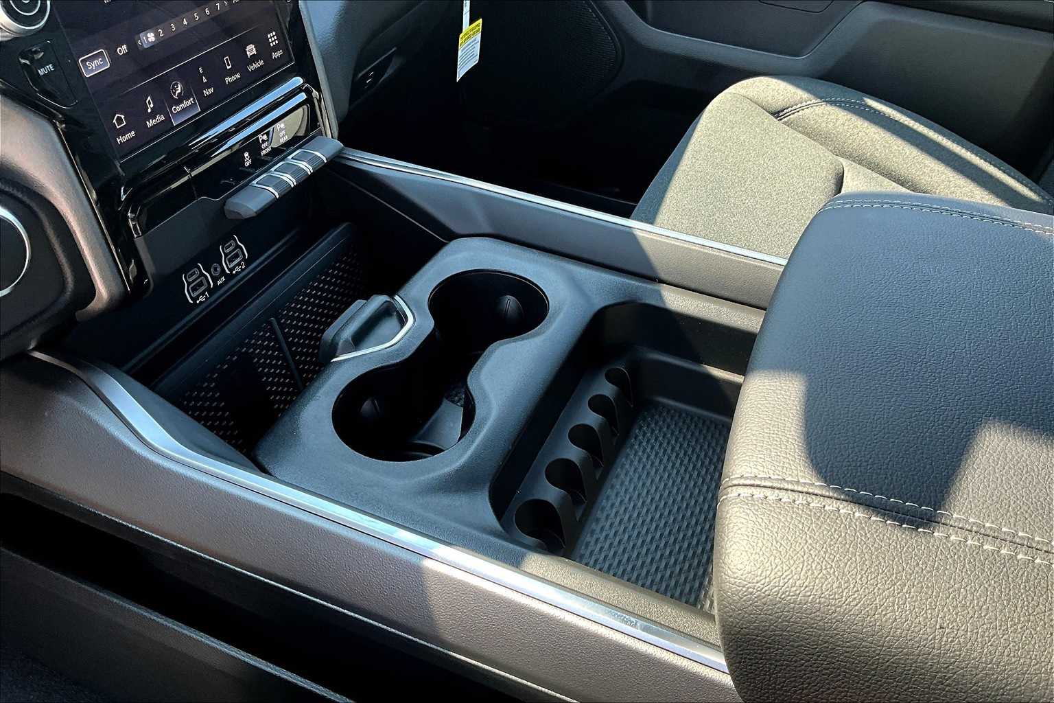 Thumbnail: 2026 RAM 1500 - 17