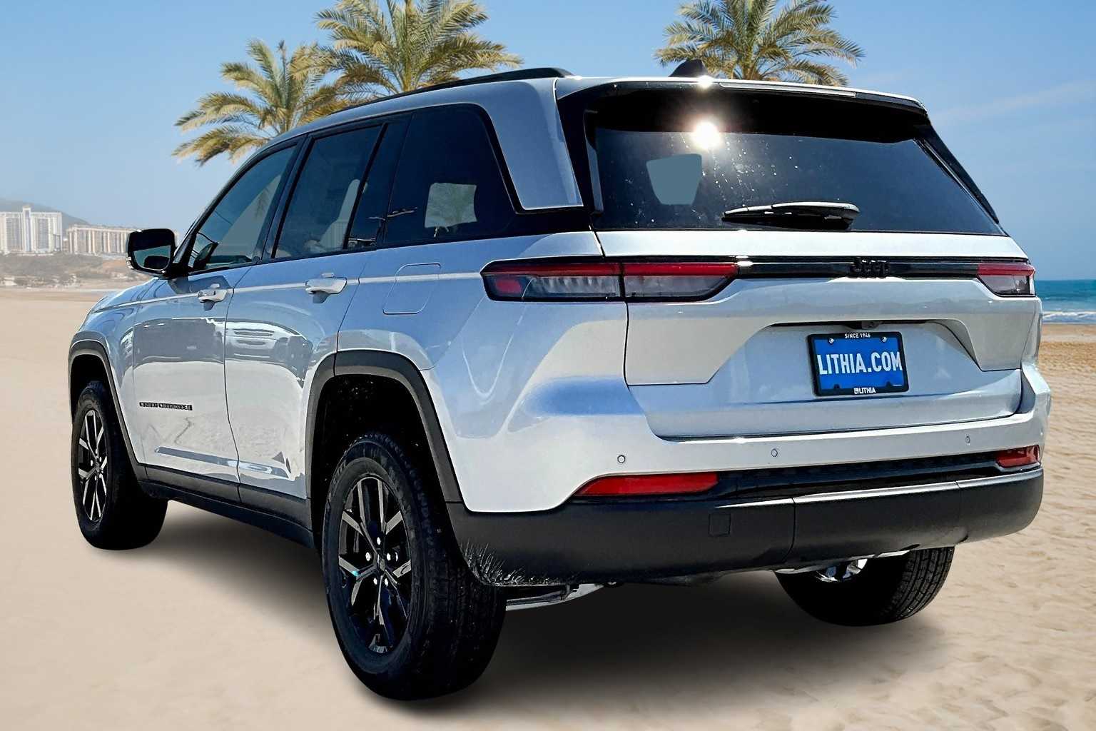 Thumbnail: 2025 Jeep Grand Cherokee - 4