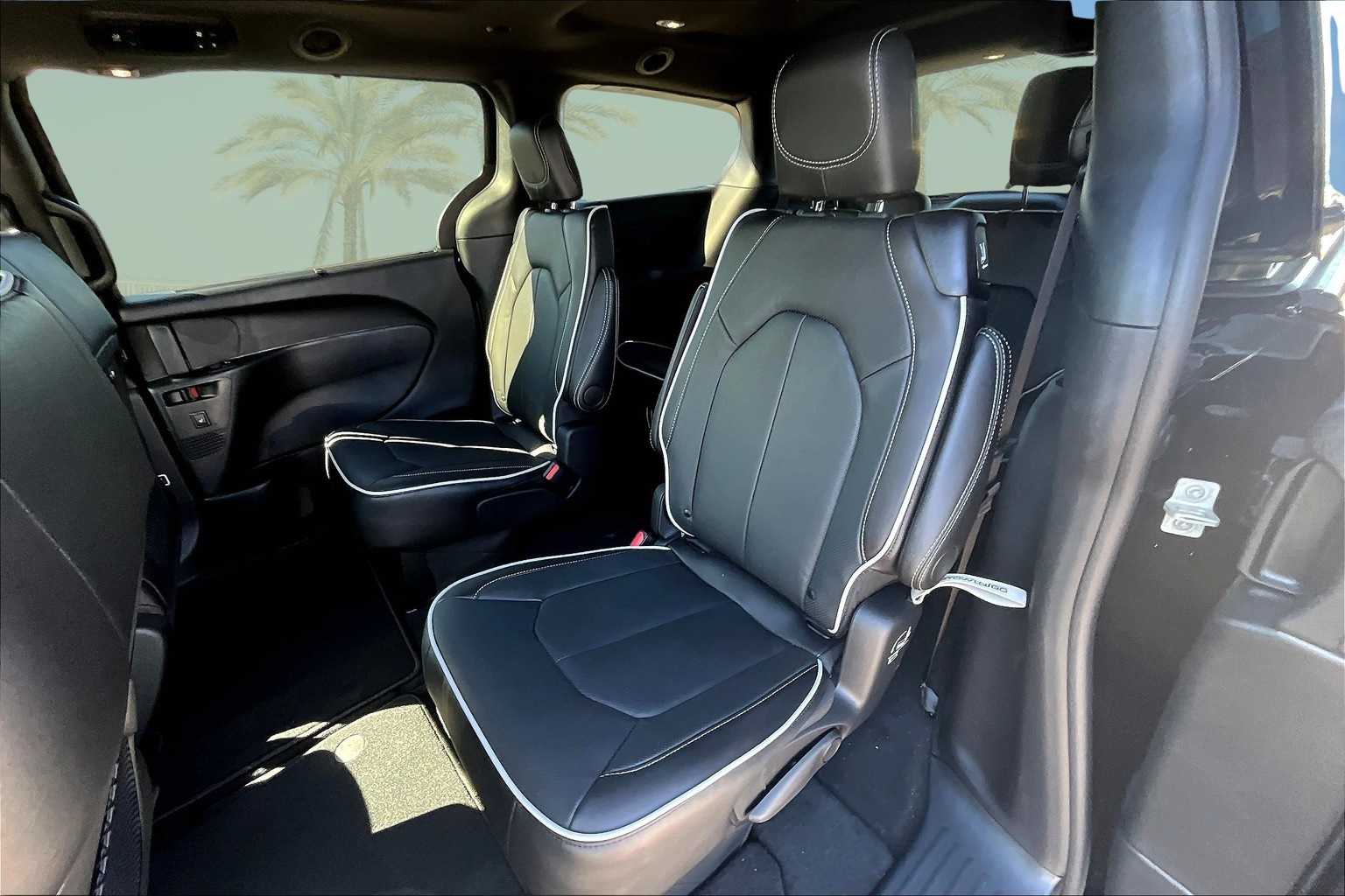 Thumbnail: 2026 Chrysler Pacifica - 12