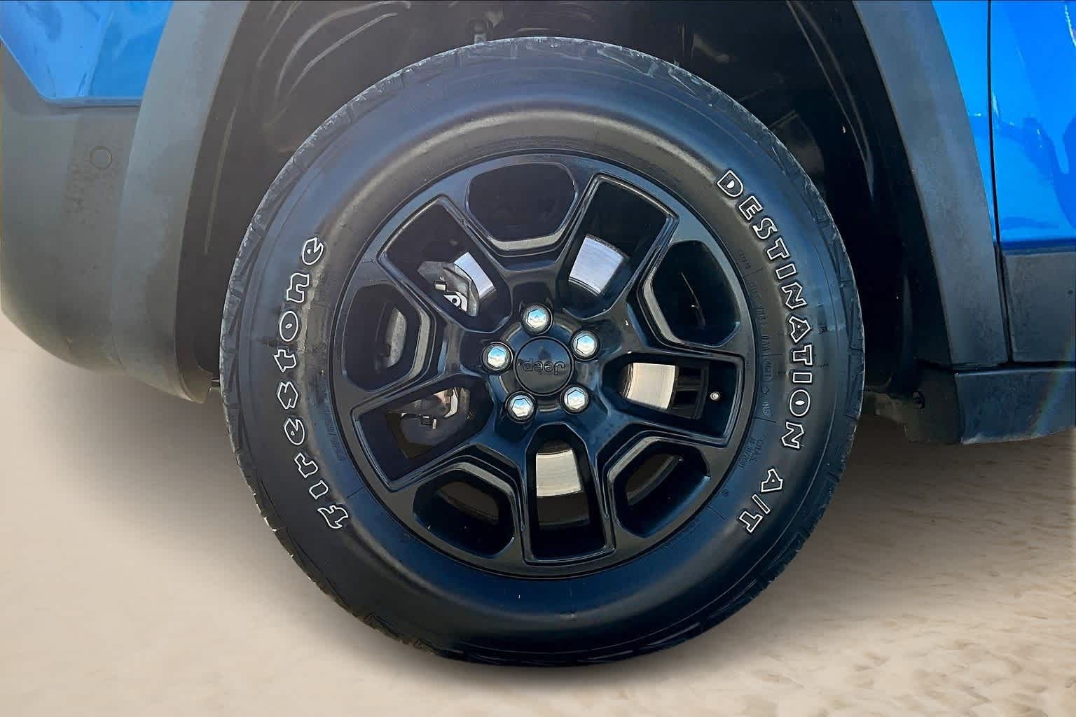 Thumbnail: 2019 Jeep Cherokee - 8