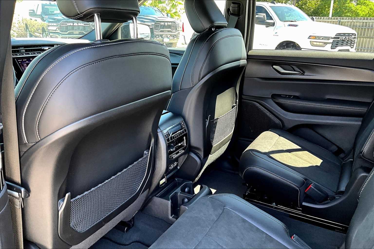 Thumbnail: 2025 Jeep Grand Cherokee - 11