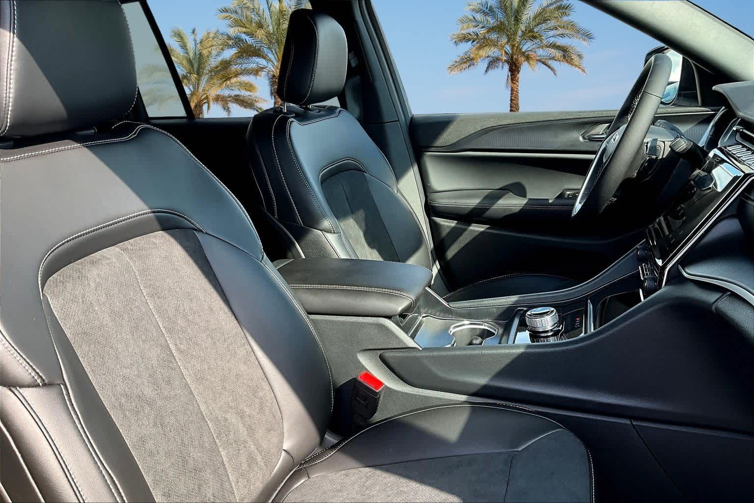 Thumbnail: 2025 Jeep Grand Cherokee - 14