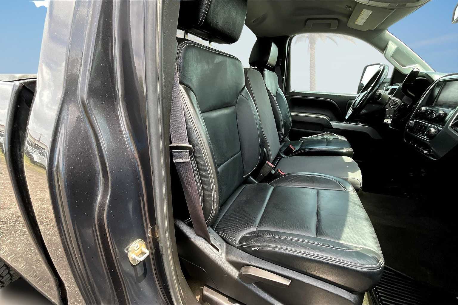 Thumbnail: 2015 Chevrolet Silverado 3500 - 28