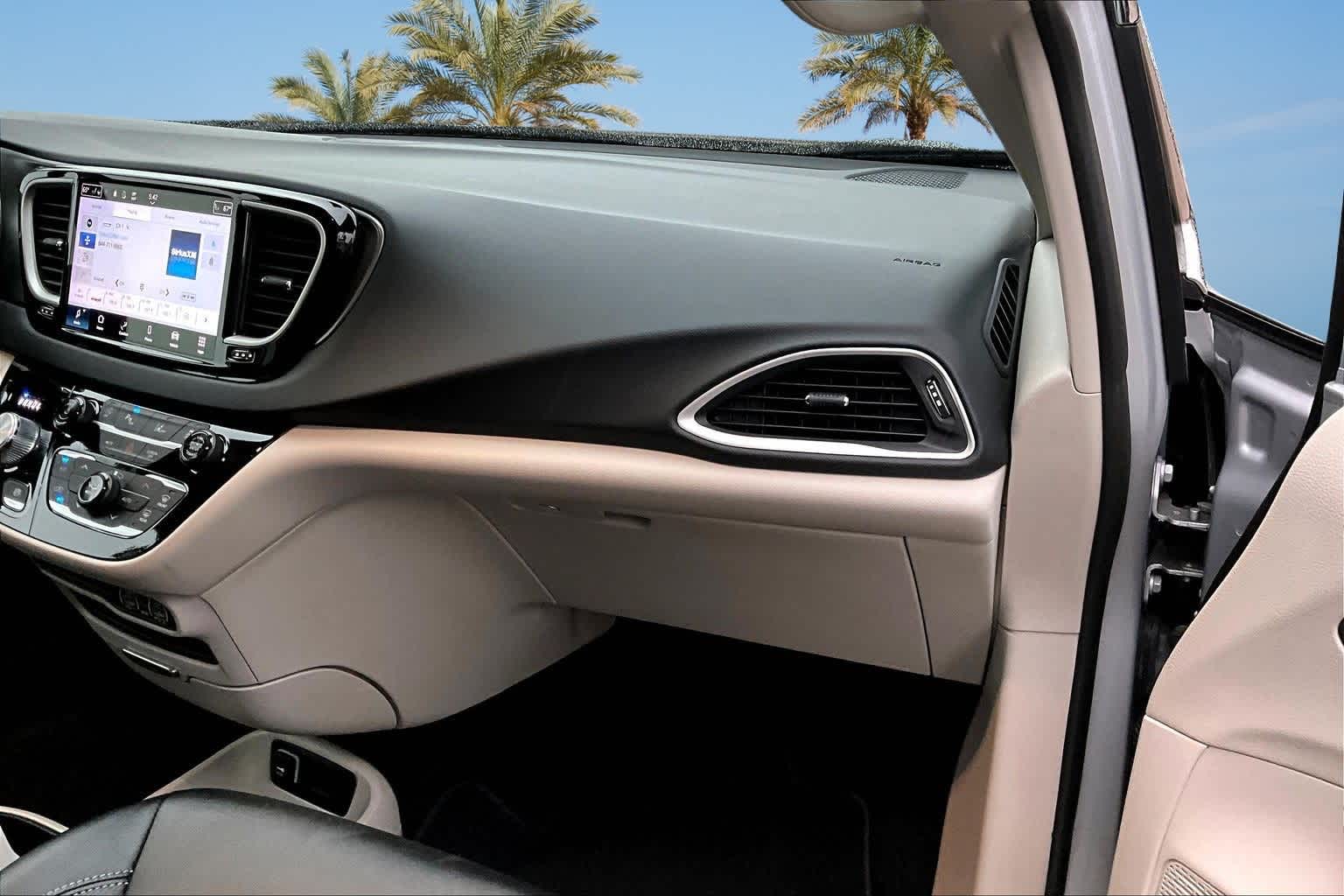 Thumbnail: 2024 Chrysler Pacifica - 23