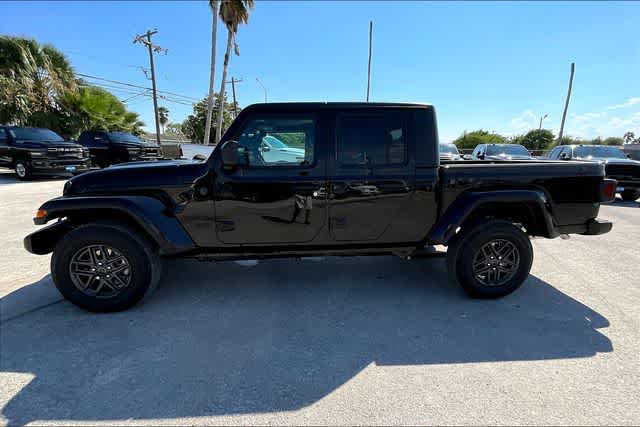 Thumbnail: 2025 Jeep Gladiator - 4