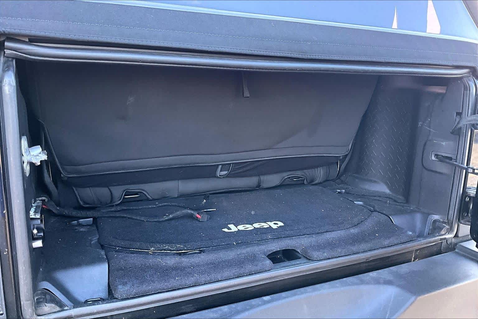 Thumbnail: 2014 Jeep Wrangler - 16