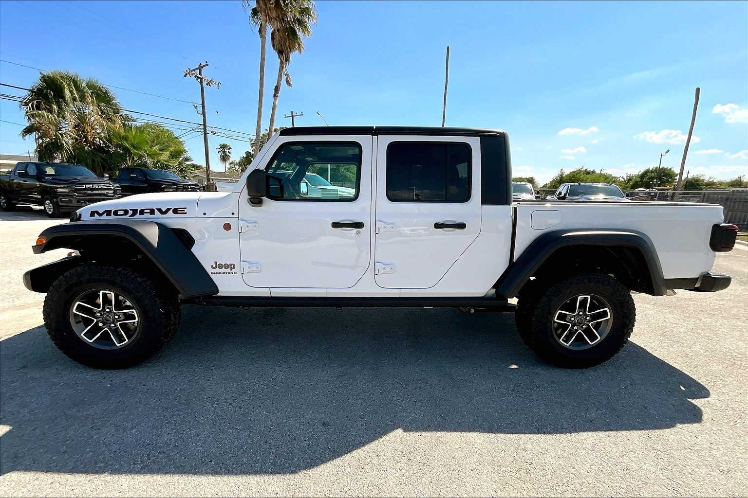 Thumbnail: 2025 Jeep Gladiator - 3