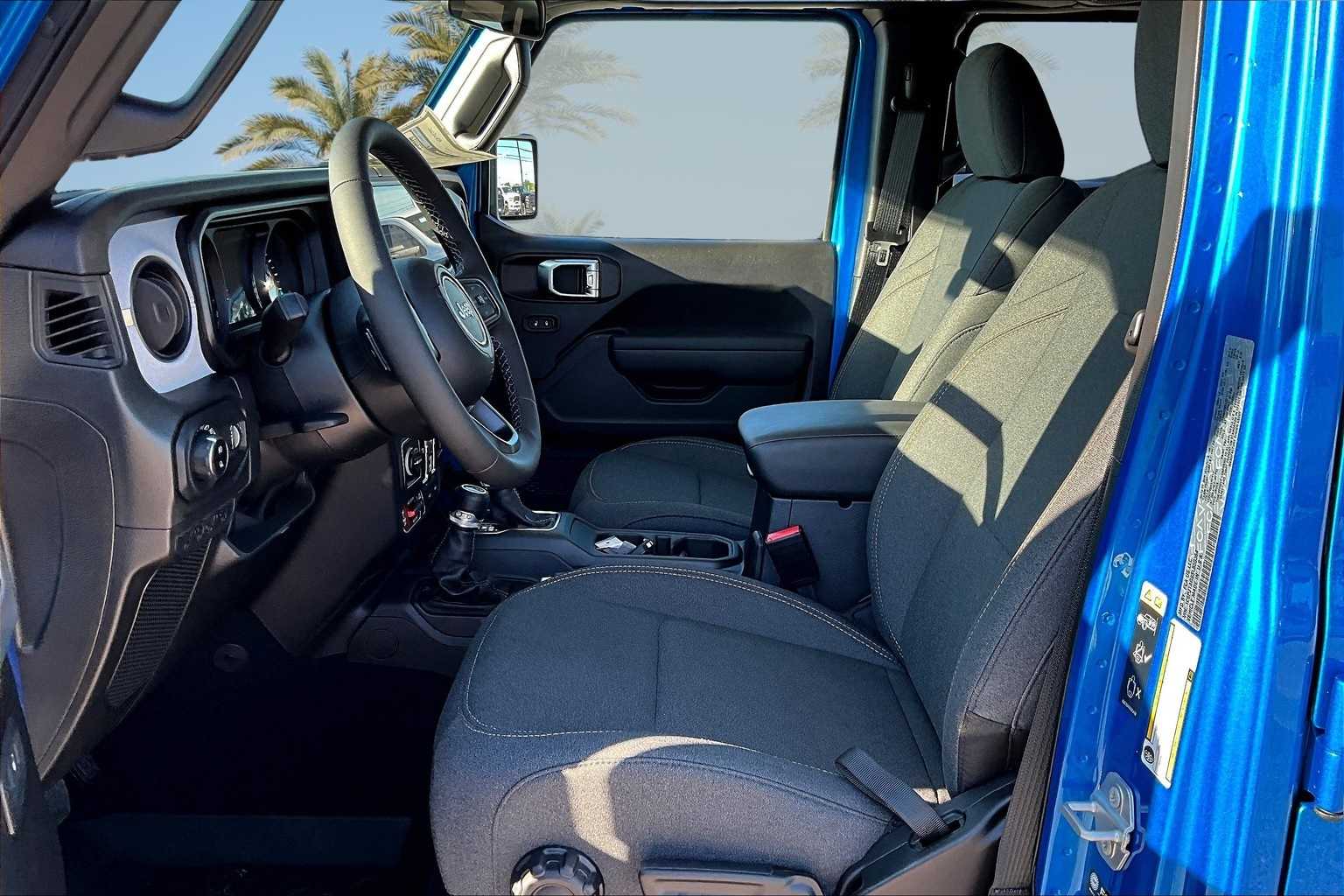 Thumbnail: 2025 Jeep Gladiator - 10