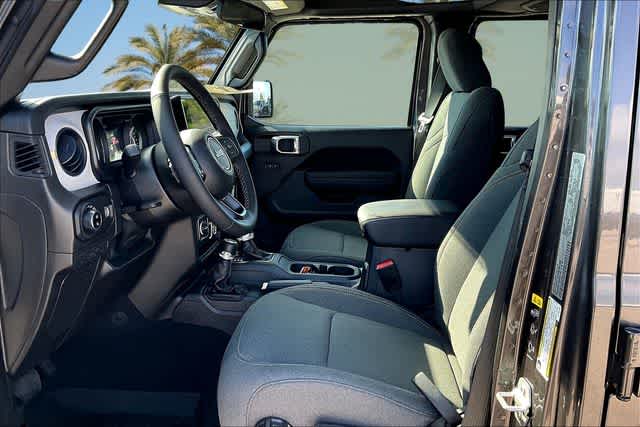 Thumbnail: 2025 Jeep Gladiator - 10