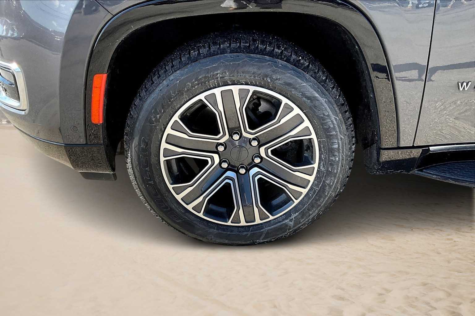 Thumbnail: 2023 Jeep Wagoneer - 8