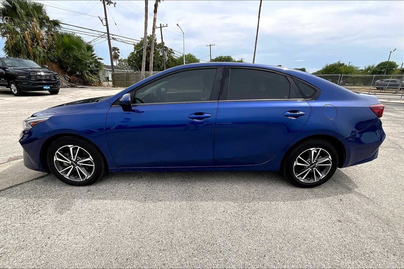 Thumbnail: 2022 Kia Forte - 3