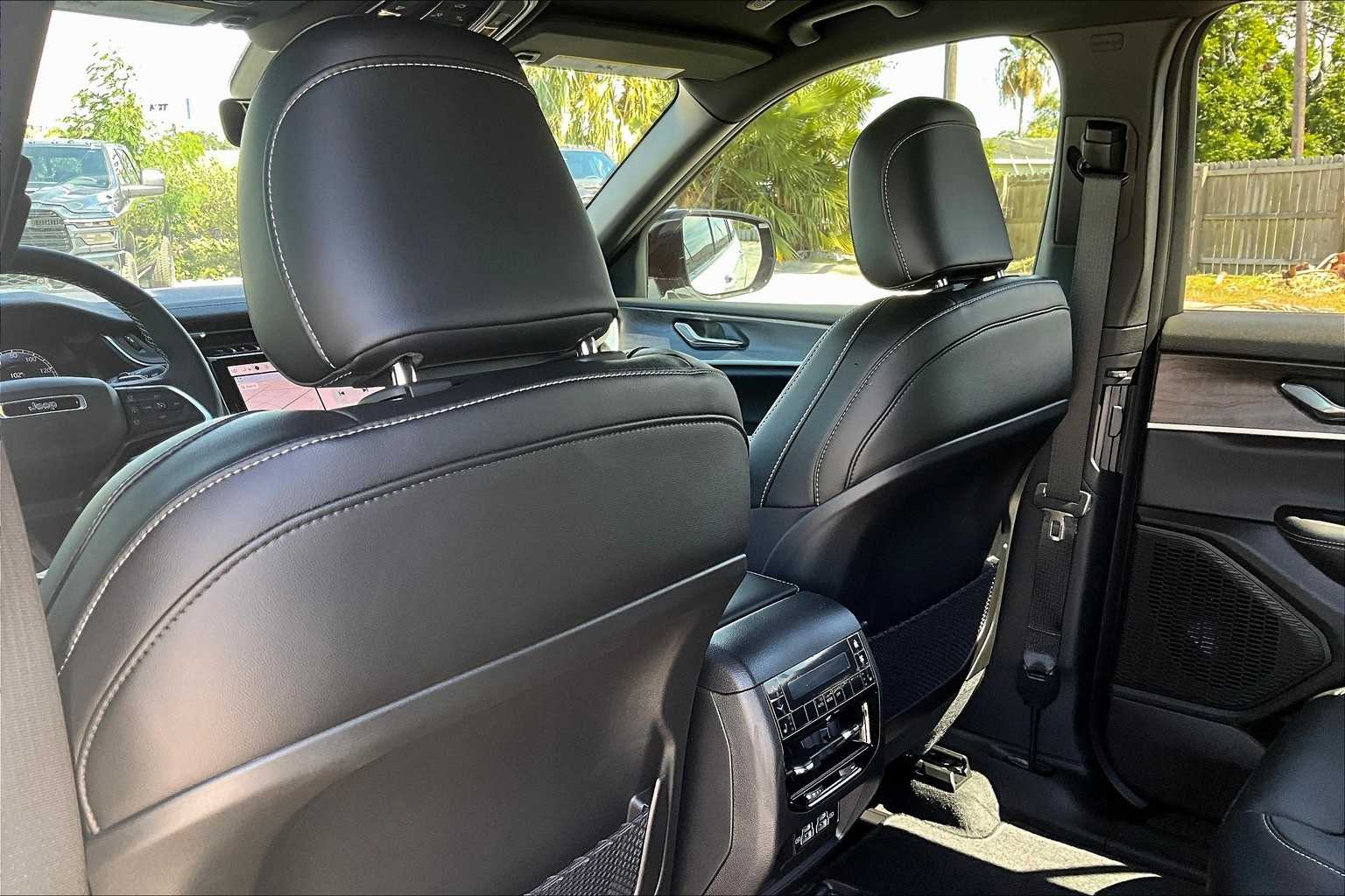 Thumbnail: 2025 Jeep Grand Cherokee - 12