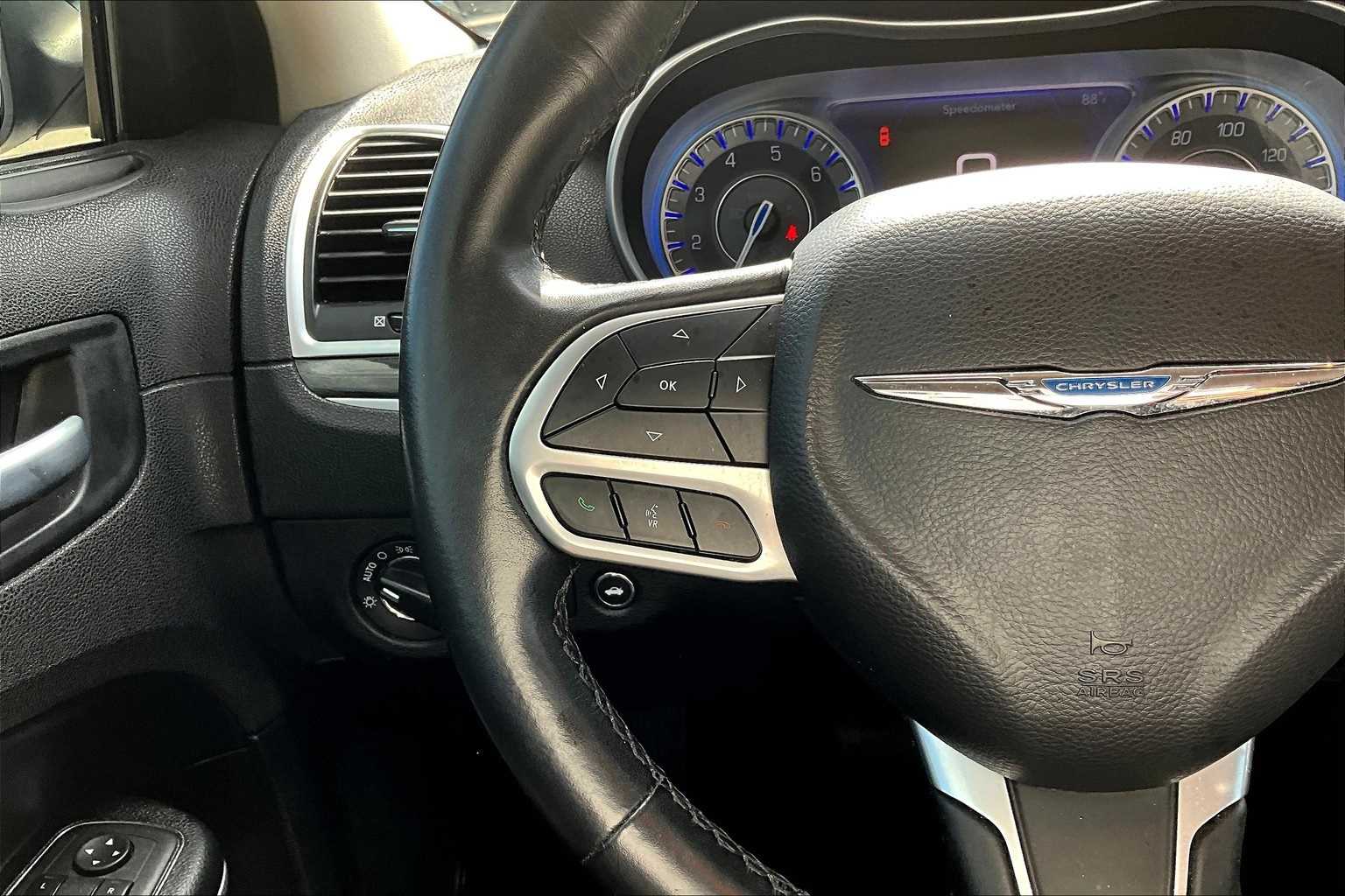 Thumbnail: 2022 Chrysler 300 - 25