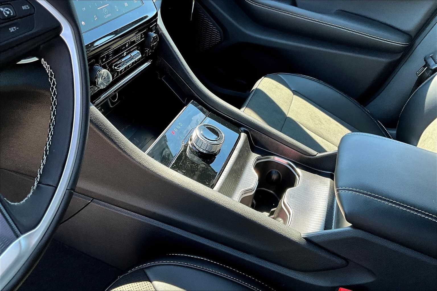 Thumbnail: 2025 Jeep Grand Cherokee - 16